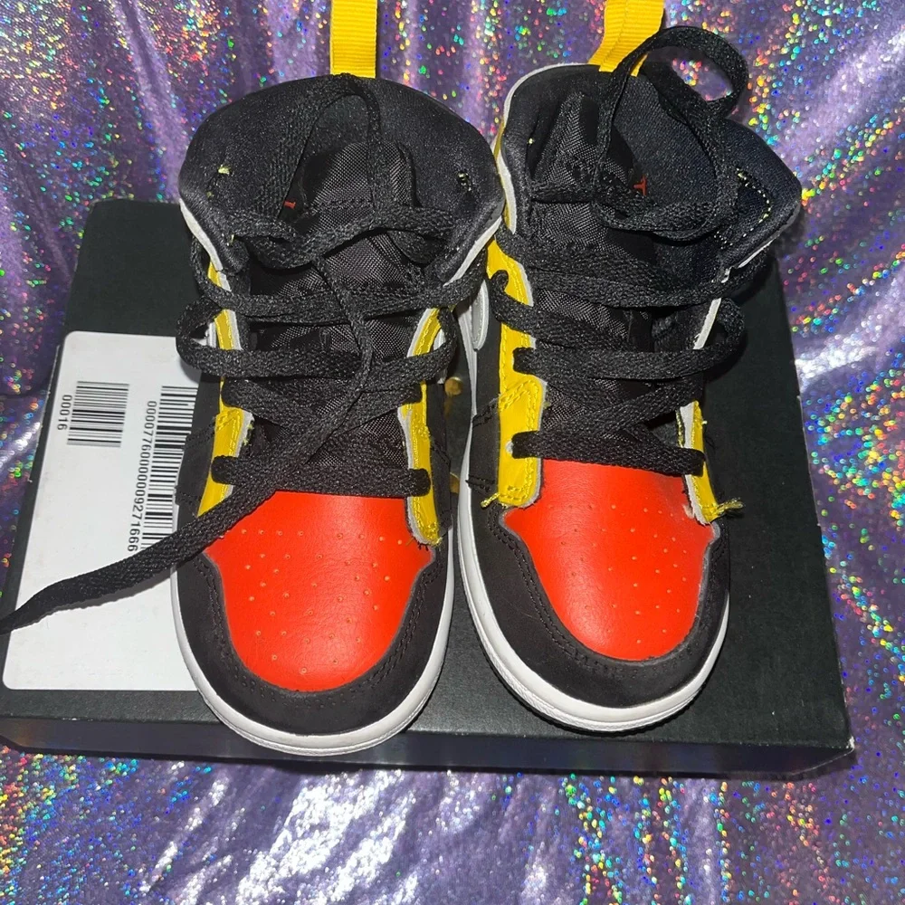 Nike Air Jordan 1 Mid Shoes